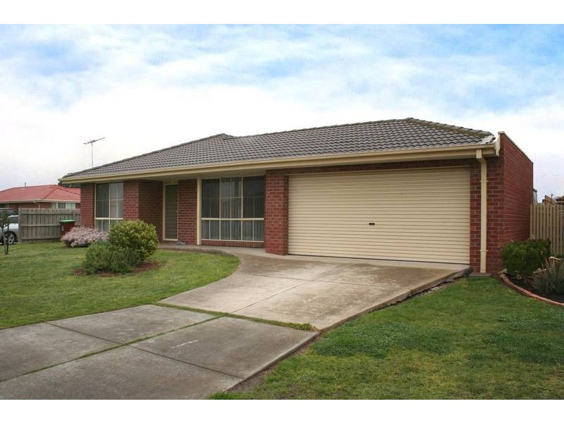 17 Greenmantle Close, Cranbourne West VIC 3977