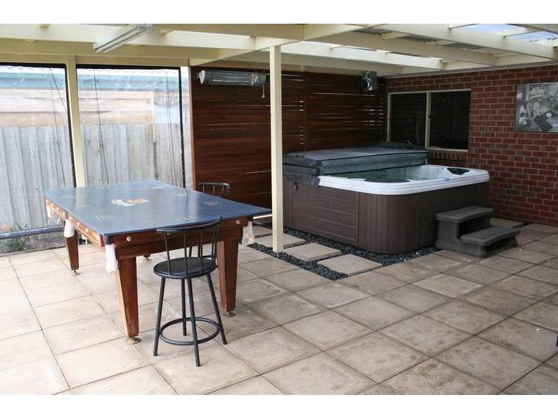 17 Greenmantle Close, Cranbourne West VIC 3977