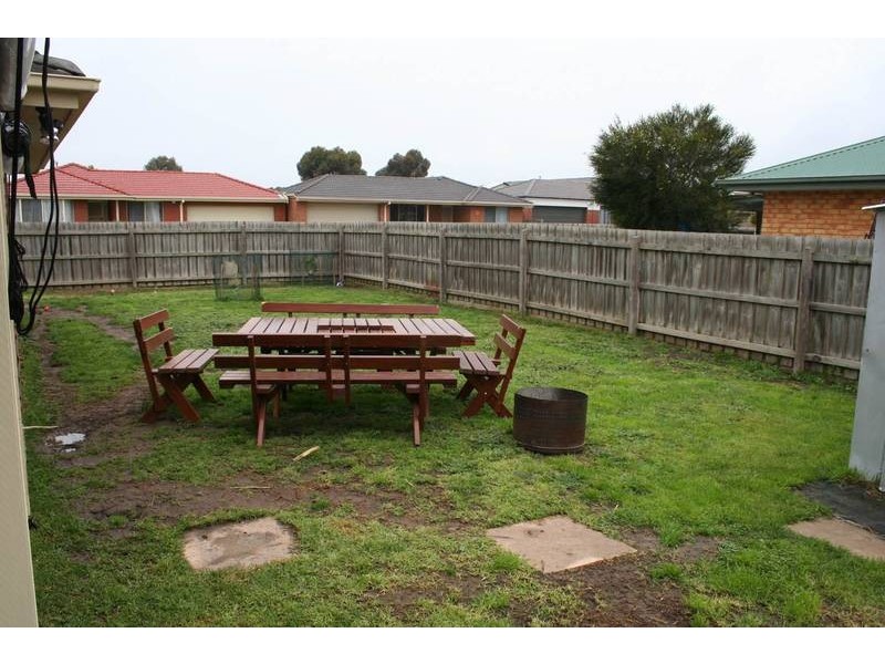 17 Greenmantle Close, Cranbourne West VIC 3977