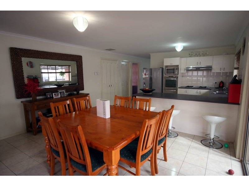 30 Elcan Avenue, Cranbourne West VIC 3977