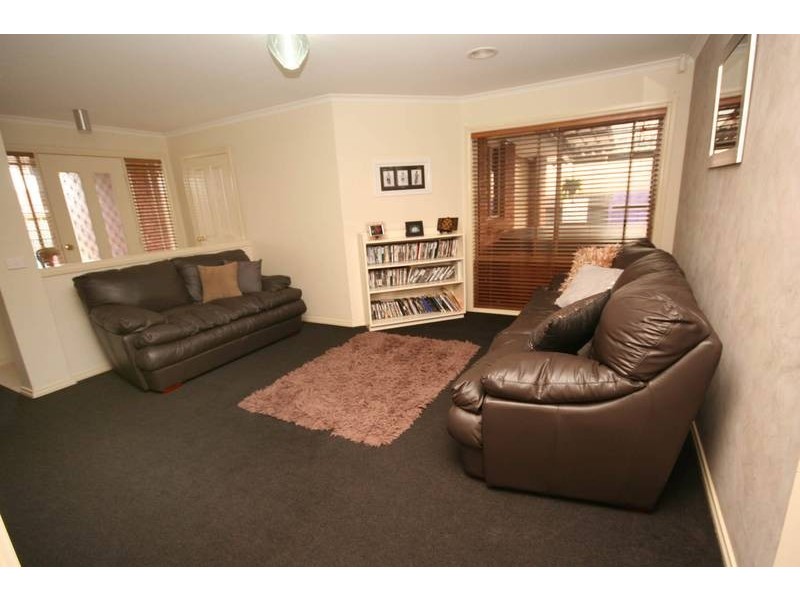 30 Elcan Avenue, Cranbourne West VIC 3977