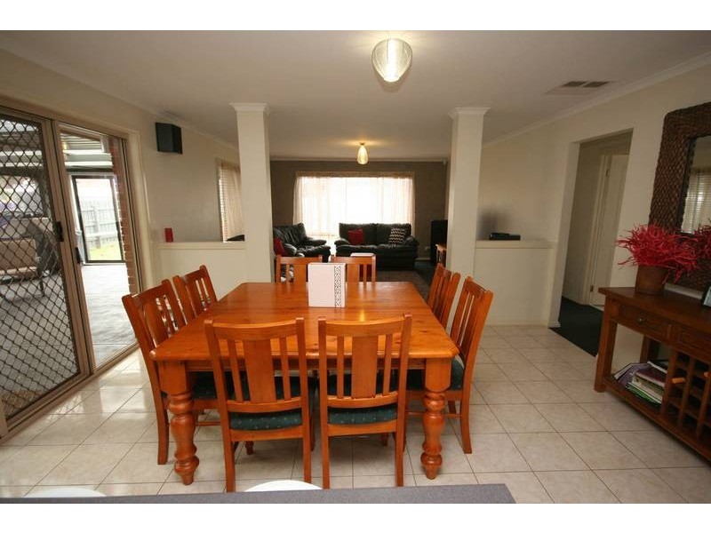 30 Elcan Avenue, Cranbourne West VIC 3977