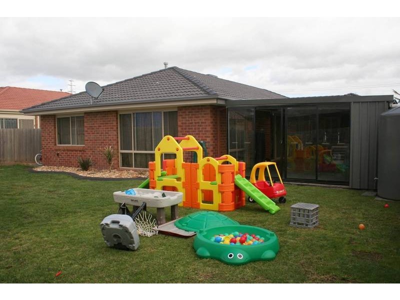30 Elcan Avenue, Cranbourne West VIC 3977