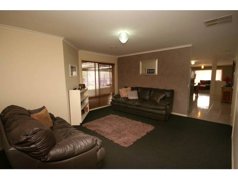 30 Elcan Avenue, Cranbourne West VIC 3977