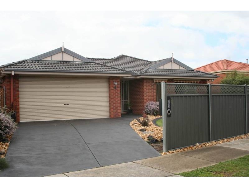30 Elcan Avenue, Cranbourne West VIC 3977