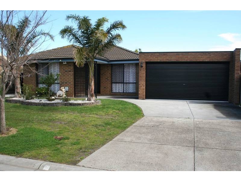3 Natalie Court, Cranbourne West VIC 3977