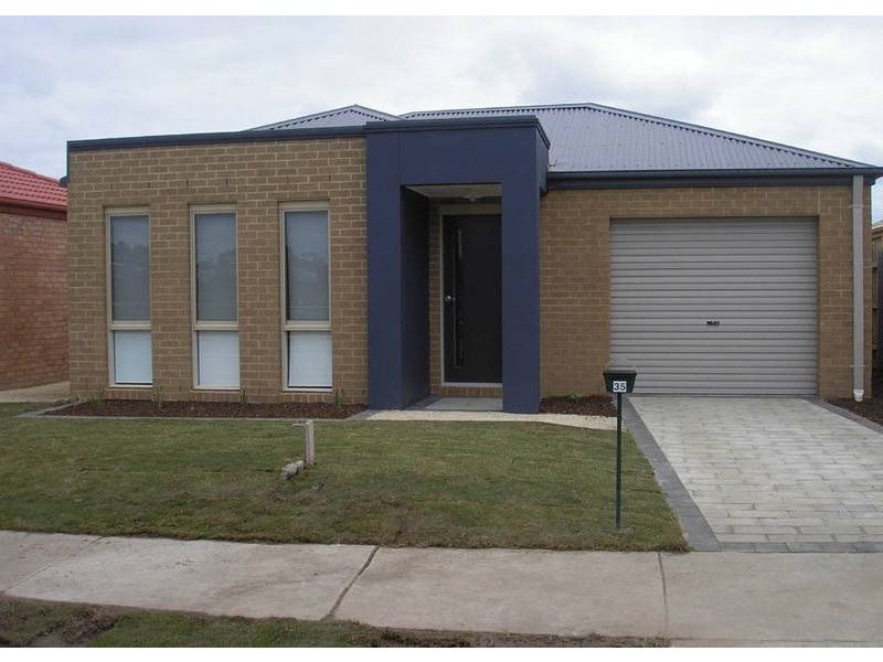 35 Calais Court, Cranbourne North VIC 3977
