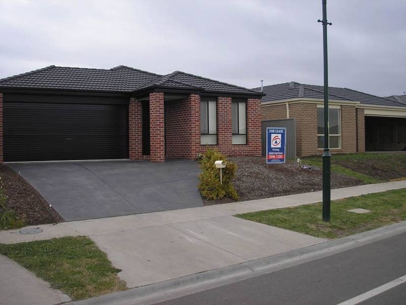 21 Archersfield Drive, Cranbourne East VIC 3977