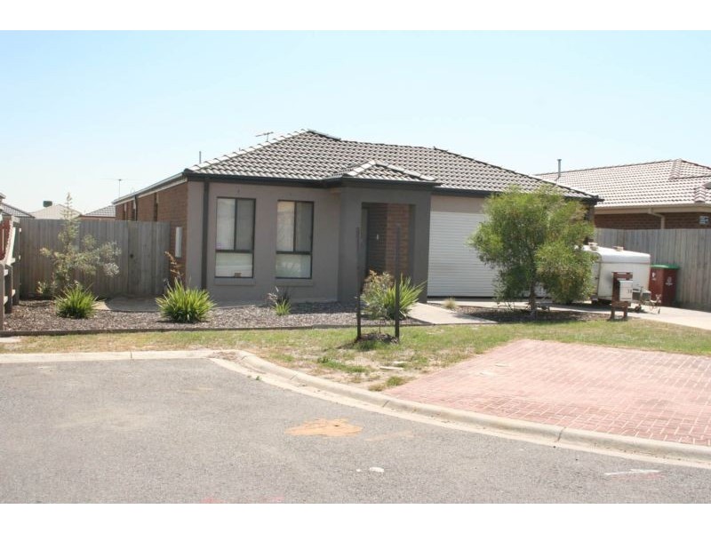 14 Kingsbarn Court, Cranbourne VIC 3977