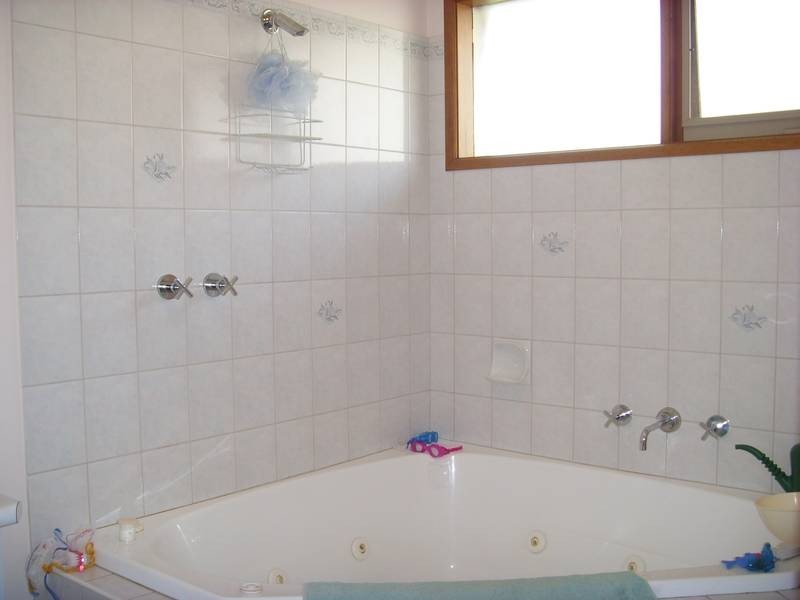 75 Courtenay Avenue, Cranbourne North VIC 3977