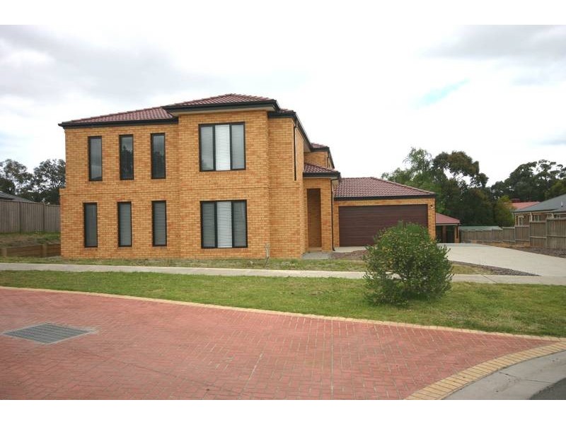 9 Hilda Way, Cranbourne VIC 3977