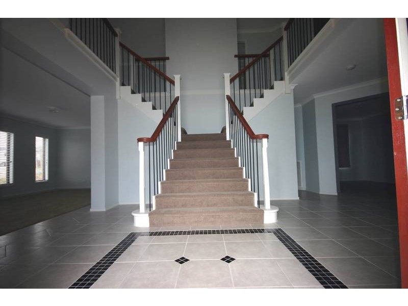 9 Hilda Way, Cranbourne VIC 3977