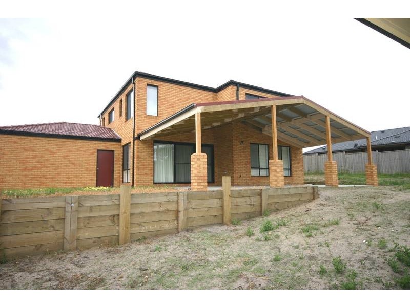 9 Hilda Way, Cranbourne VIC 3977