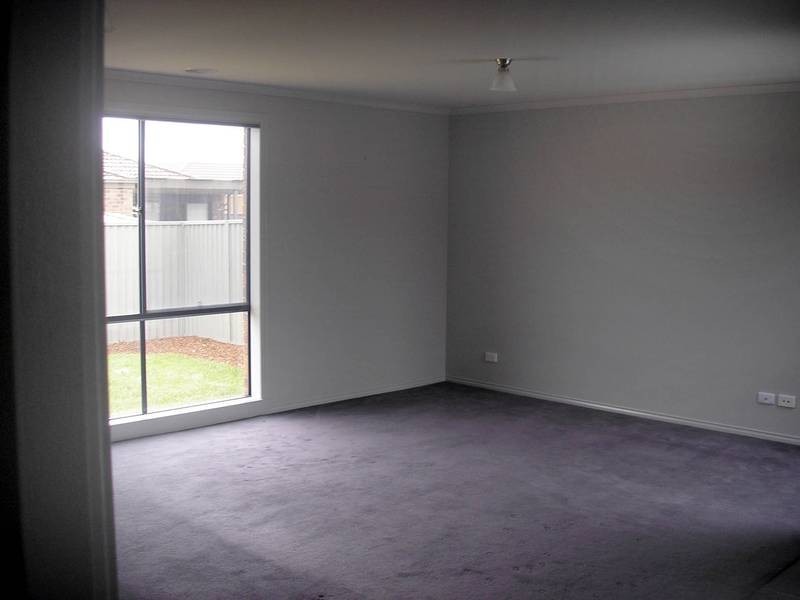 22 Tyndall Street, Cranbourne East VIC 3977