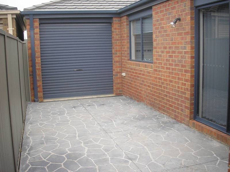22 Tyndall Street, Cranbourne East VIC 3977