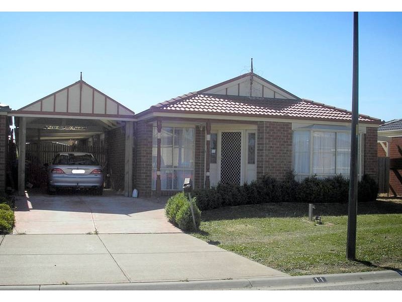 11 Glenaire Cresent, Cranbourne VIC 3977