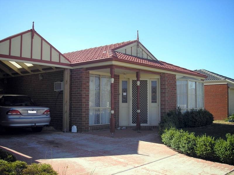 11 Glenaire Cresent, Cranbourne VIC 3977