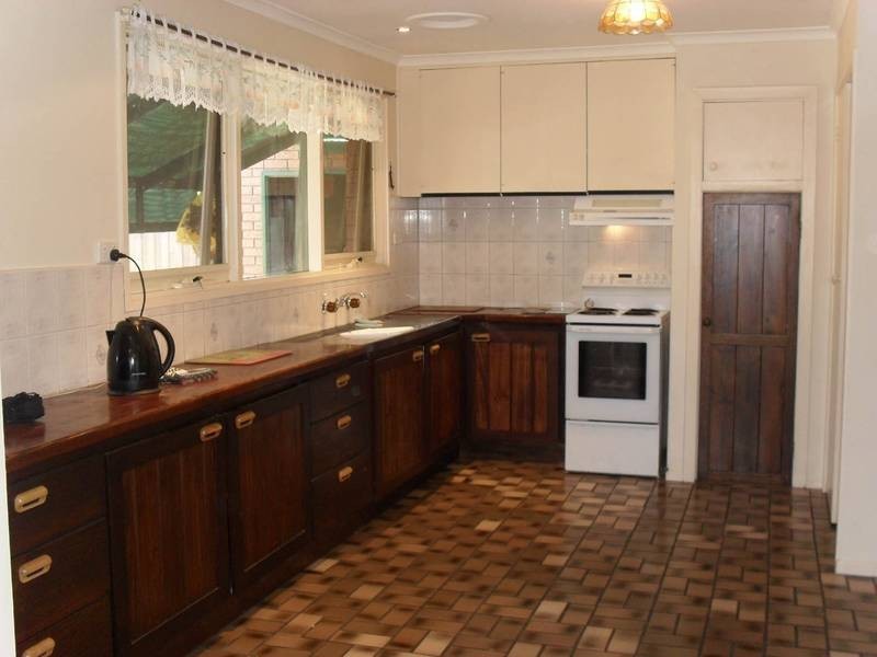 1B Elaine Court, Cranbourne VIC 3977