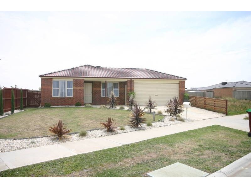 2 Forest Oak Court, Cranbourne VIC 3977