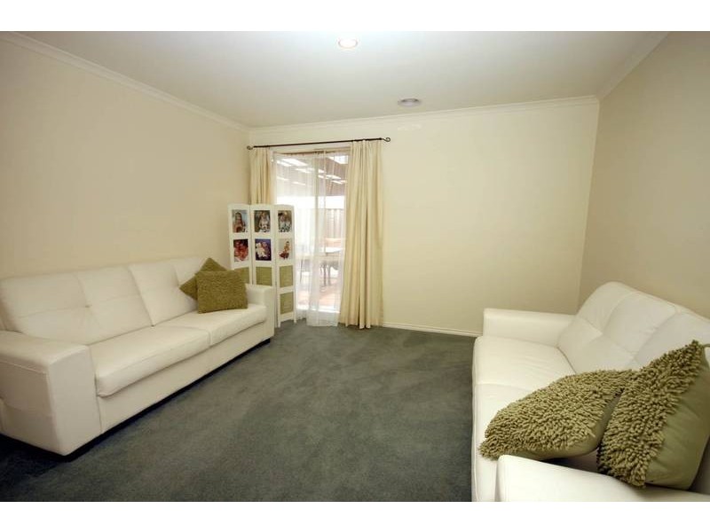 2 Forest Oak Court, Cranbourne VIC 3977