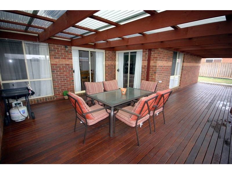 2 Forest Oak Court, Cranbourne VIC 3977