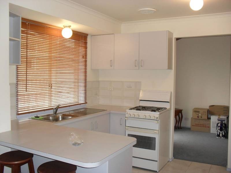 37 Bernborough Avenue, Cranbourne VIC 3977