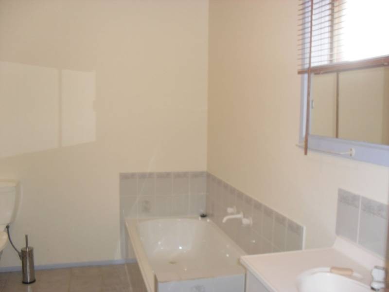 37 Bernborough Avenue, Cranbourne VIC 3977