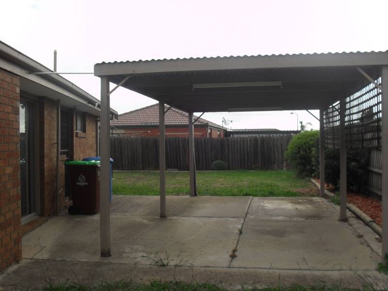 37 Bernborough Avenue, Cranbourne VIC 3977