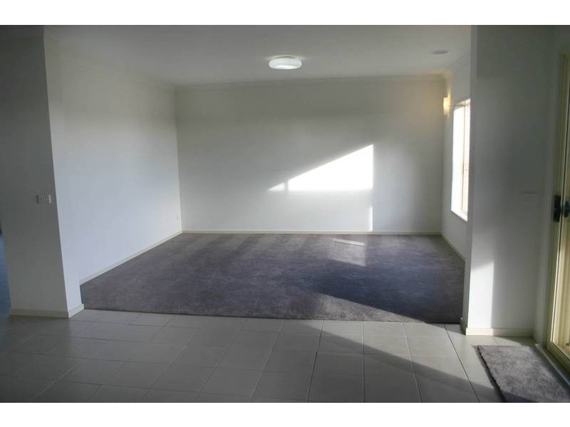 37 Breamlea Way, Cranbourne VIC 3977