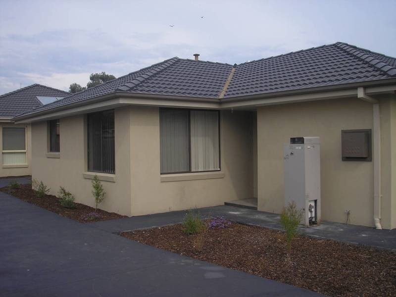 1/8 Bowen Street, Cranbourne VIC 3977