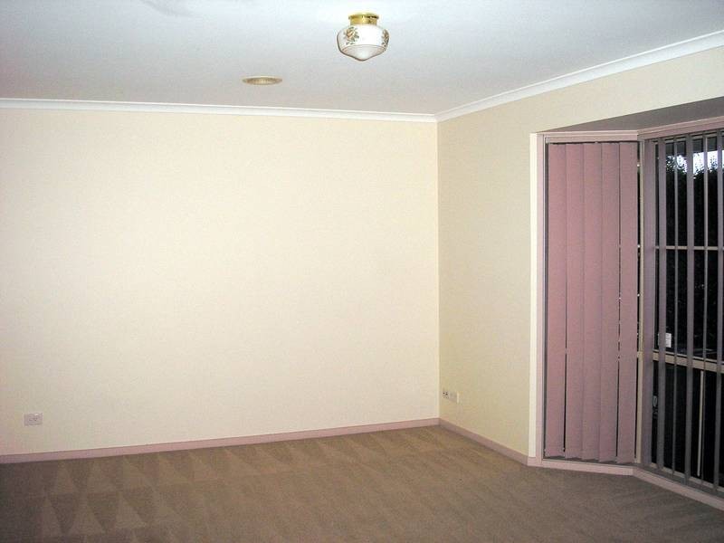 10 Bellarine Drive, Cranbourne VIC 3977