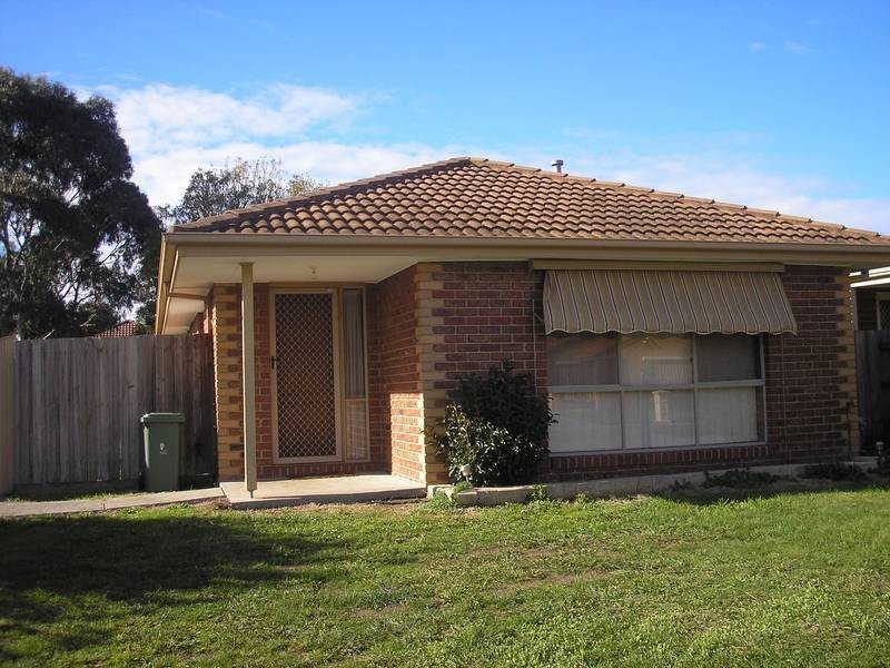 12 Crystal Gardens, Cranbourne VIC 3977