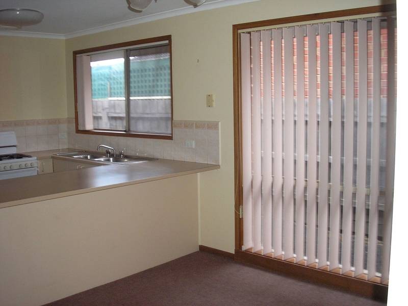 12 Crystal Gardens, Cranbourne VIC 3977