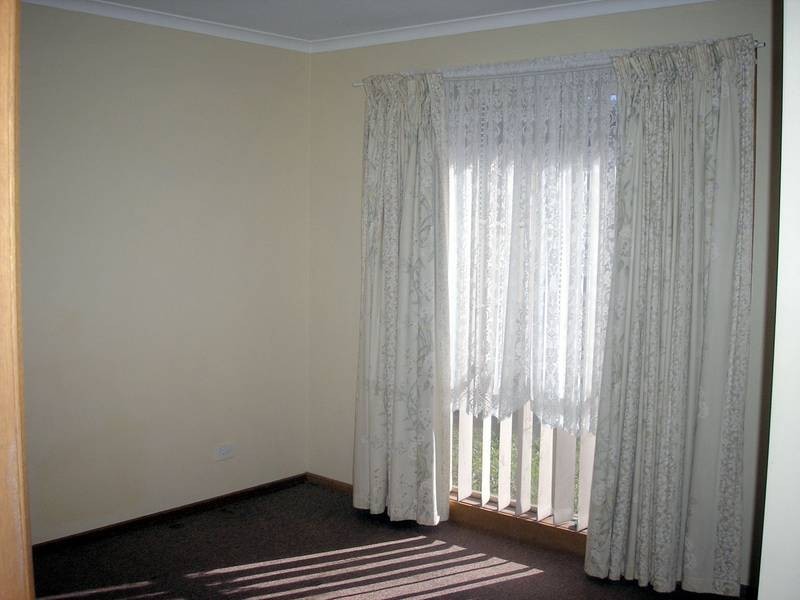 12 Crystal Gardens, Cranbourne VIC 3977