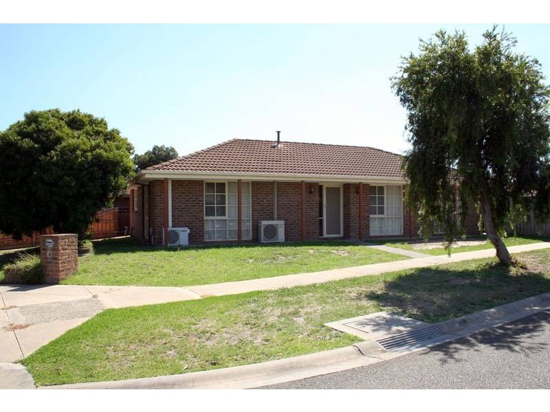 33 Courtenay Avenue, Cranbourne North VIC 3977