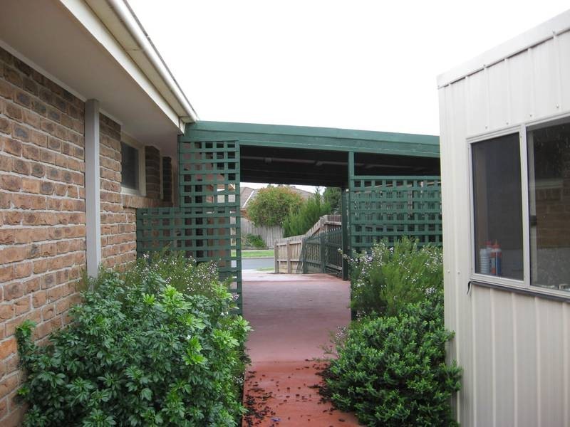 33 Courtenay Avenue, Cranbourne North VIC 3977