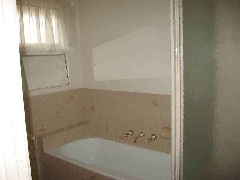 33 Courtenay Avenue, Cranbourne North VIC 3977