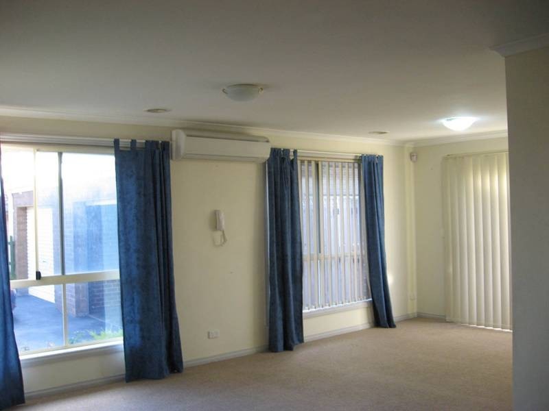 2/70 Pound Road, Hampton Park VIC 3976