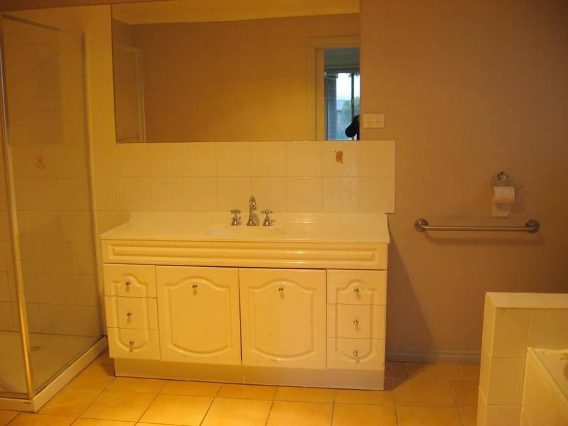 2/70 Pound Road, Hampton Park VIC 3976