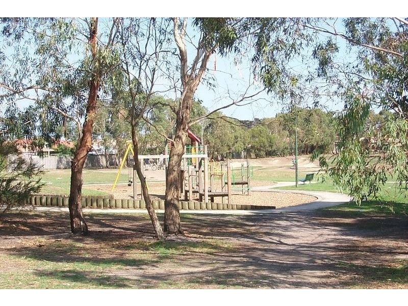 28 Brentwood Drive, Cranbourne VIC 3977