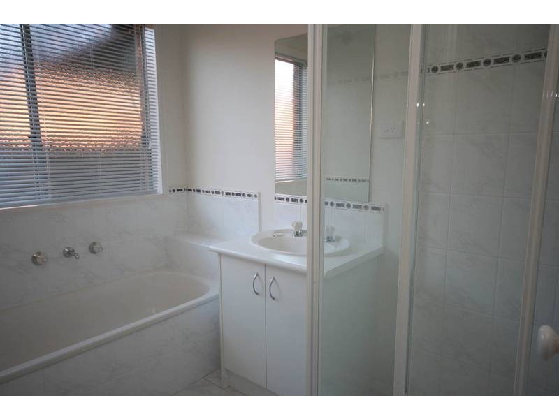 1 Roebourne Mews, Cranbourne East VIC 3977