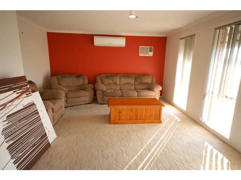 1 Roebourne Mews, Cranbourne East VIC 3977