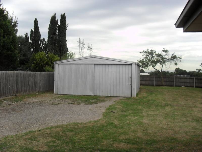 15 Fenfield Street, Cranbourne VIC 3977