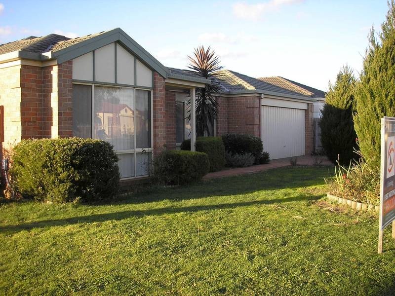 28 Merrijig Avenue, Cranbourne VIC 3977