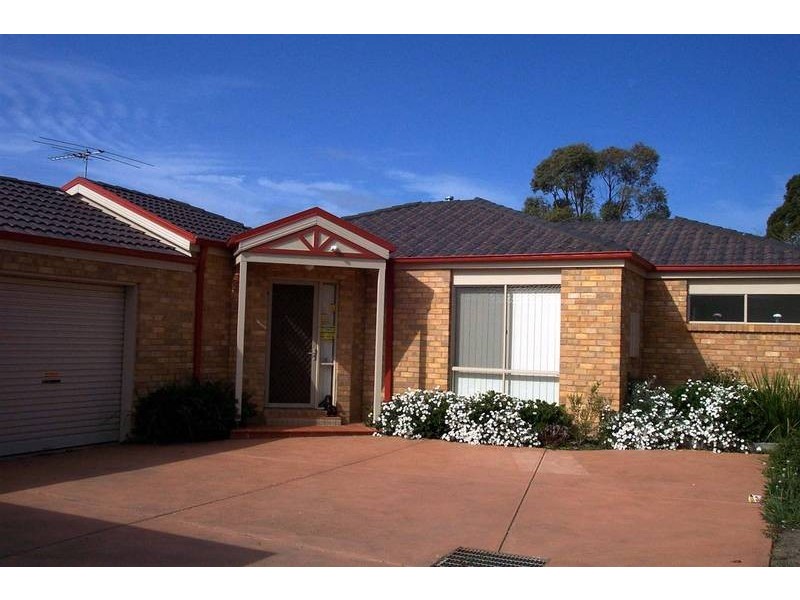 2/6 Damian Court, Cranbourne VIC 3977