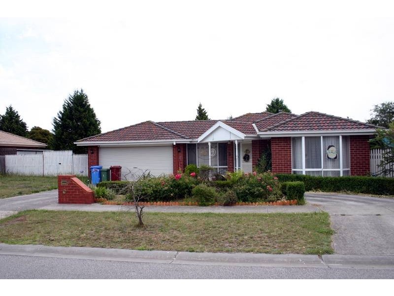 8 Fig Court, Cranbourne VIC 3977