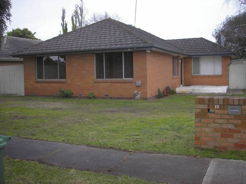 13 Campbell Parade, Cranbourne VIC 3977
