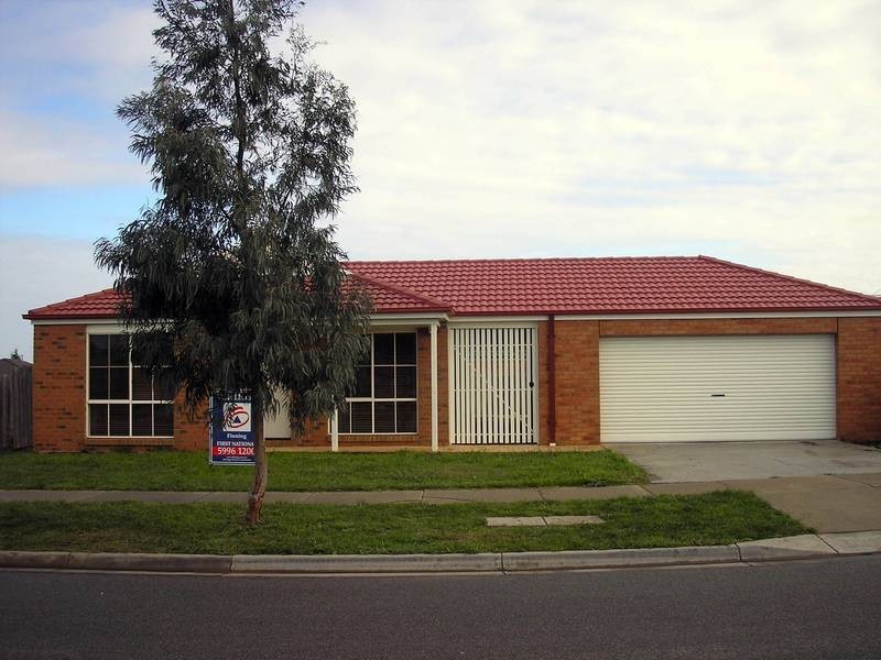 90 Scarborough Avenue, Cranbourne VIC 3977