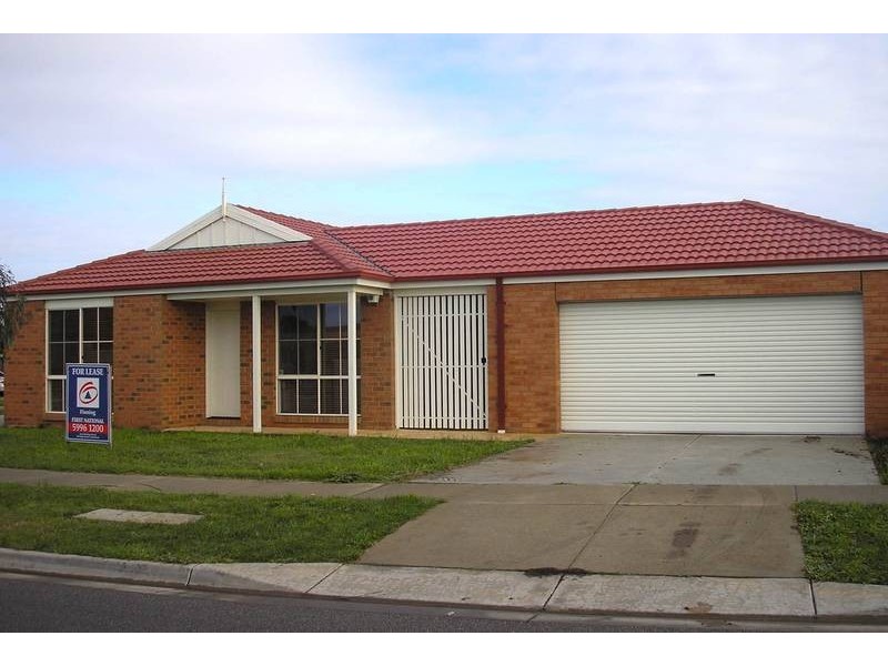 90 Scarborough Avenue, Cranbourne VIC 3977