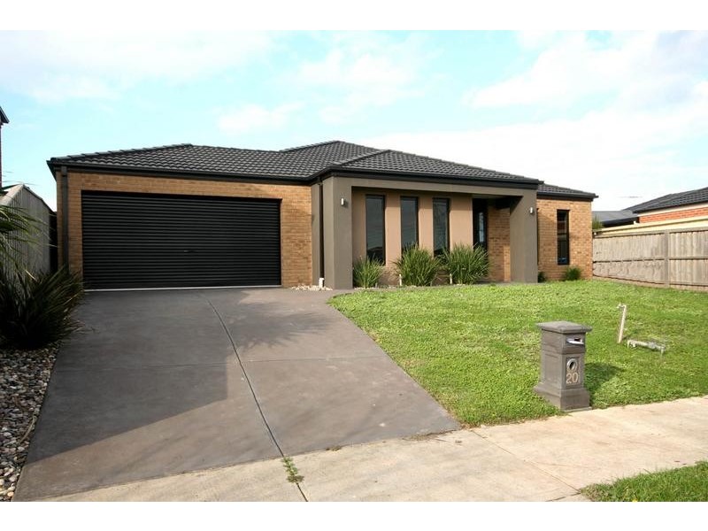 20 Robusta Avenue, Cranbourne VIC 3977